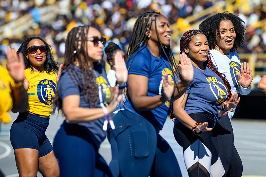alumni cheer team performing at game